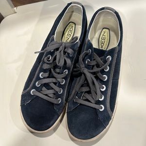 Mens Keen shoes size 9